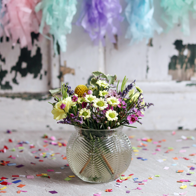 Tips on how to arrange your FlowerBe Botanical Posy